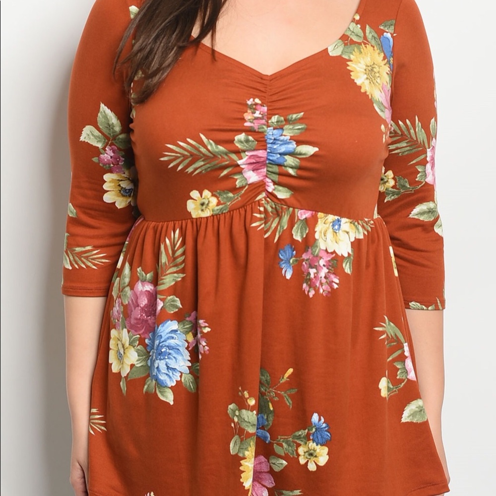 🦋Plus size 🦋 floral top made in USA NWOT
